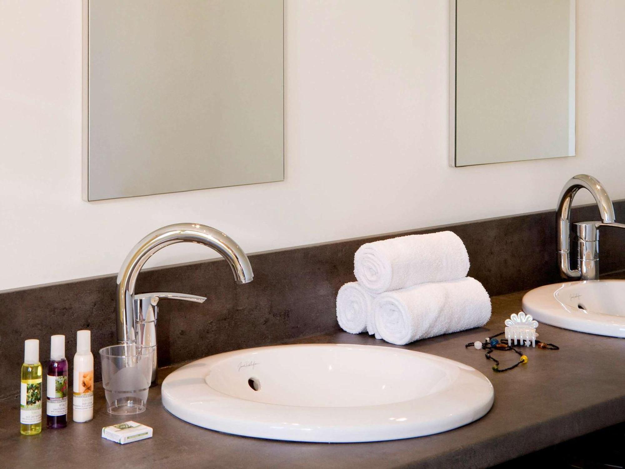 Mercure Aix-En-Provence Sainte-Victoire Châteauneuf-le-Rouge Εξωτερικό φωτογραφία